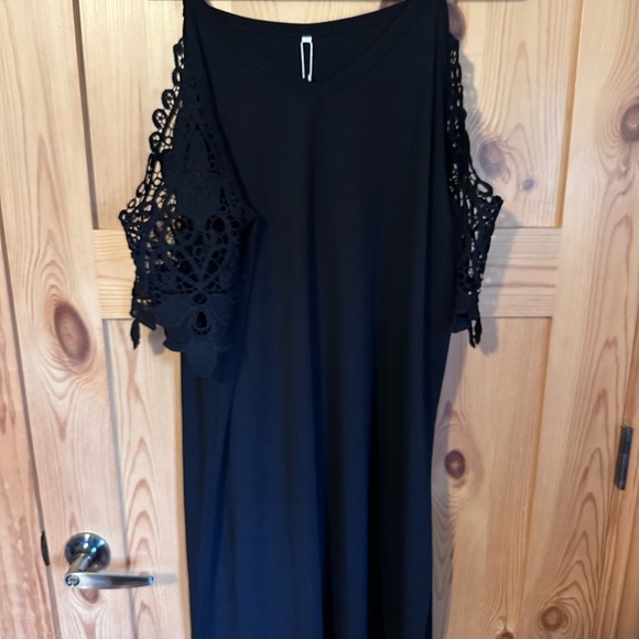 Chic Gray Embellished Cut Out Sleeveless Blouse NWT Size 2XL - Picture 2 of 6